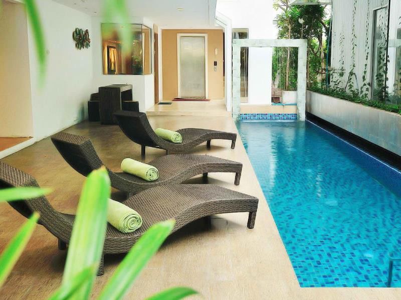 Aiyara Palace Pattaya Exteriér fotografie The swimming pool at the hotel
